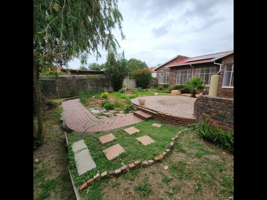 To Let 5 Bedroom Property for Rent in Terenure Gauteng