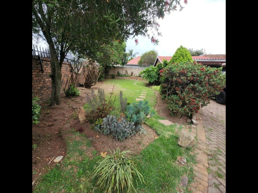 To Let 5 Bedroom Property for Rent in Terenure Gauteng