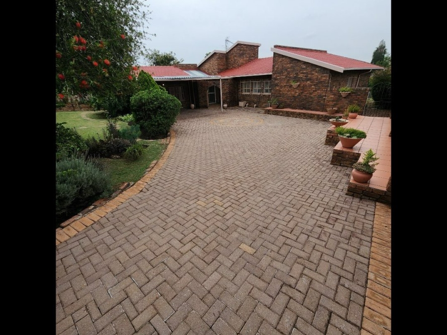 To Let 5 Bedroom Property for Rent in Terenure Gauteng