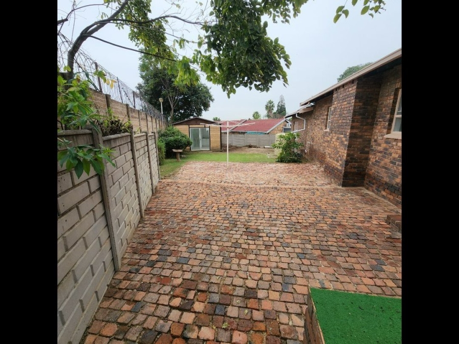 To Let 5 Bedroom Property for Rent in Terenure Gauteng