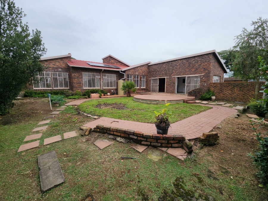 To Let 5 Bedroom Property for Rent in Terenure Gauteng