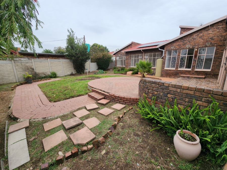 To Let 5 Bedroom Property for Rent in Terenure Gauteng