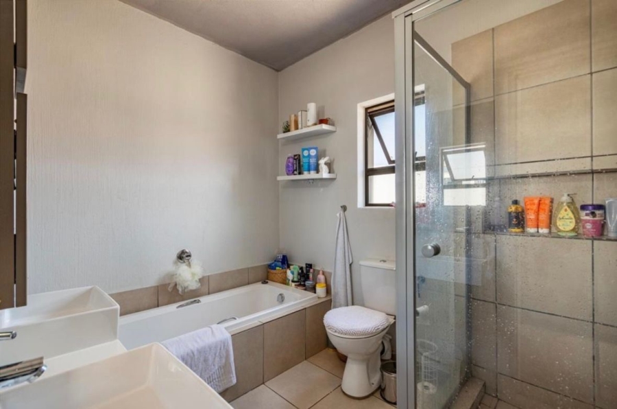 3 Bedroom Property for Sale in Broadacres Gauteng