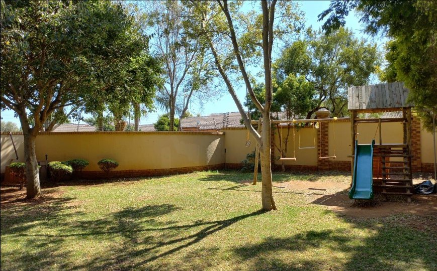 To Let 2 Bedroom Property for Rent in Faerie Glen Gauteng