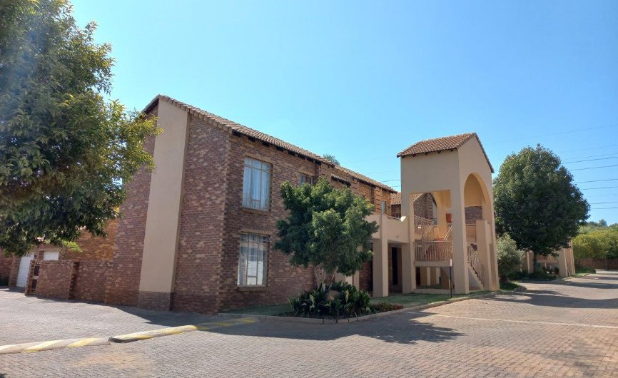 To Let 2 Bedroom Property for Rent in Faerie Glen Gauteng