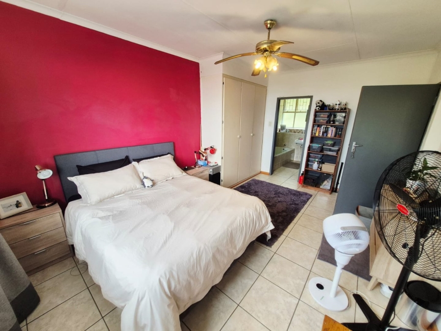 3 Bedroom Property for Sale in La Montagne Gauteng