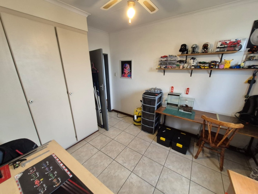 3 Bedroom Property for Sale in La Montagne Gauteng