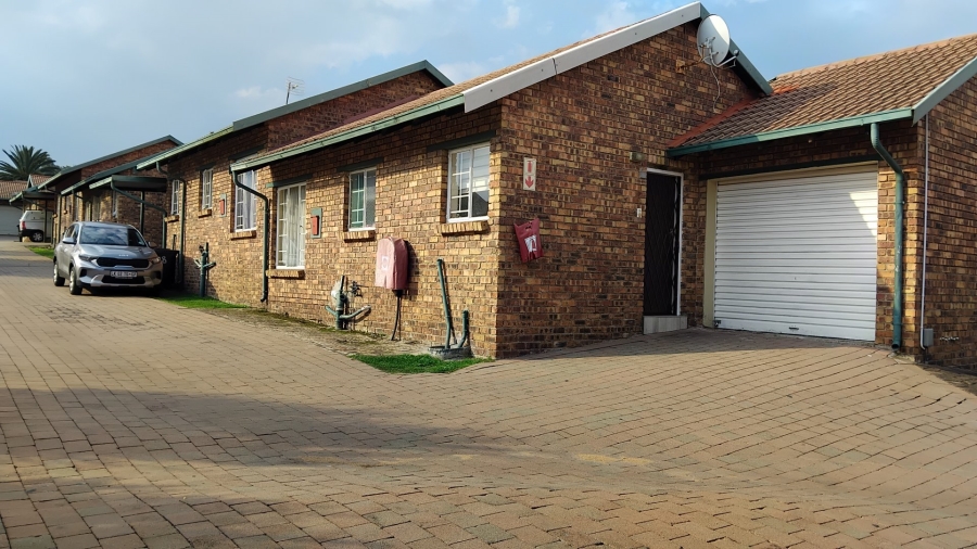 3 Bedroom Property for Sale in Birchleigh Gauteng