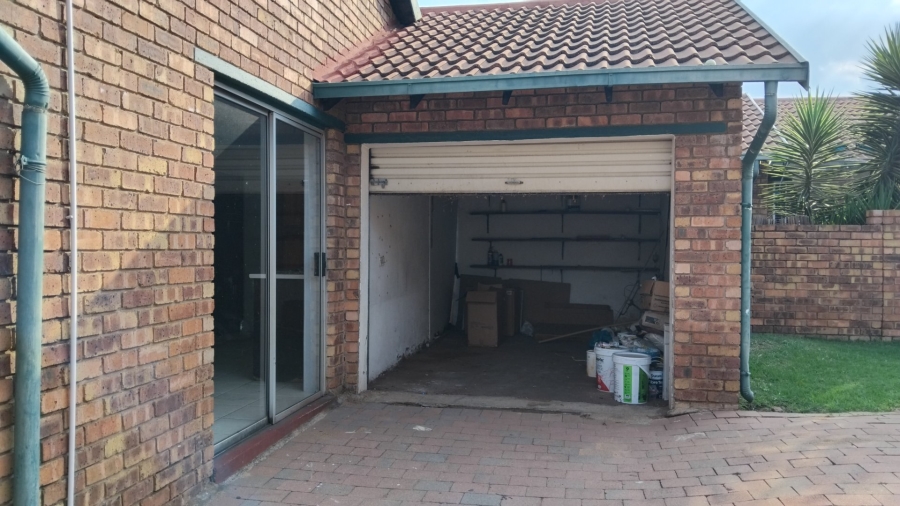 3 Bedroom Property for Sale in Birchleigh Gauteng