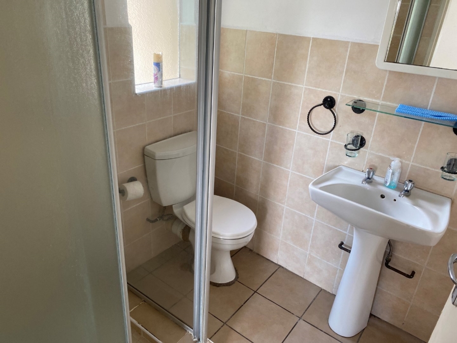 To Let 1 Bedroom Property for Rent in Olivedale Gauteng