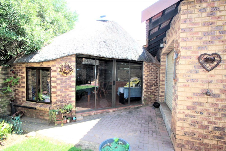 To Let 3 Bedroom Property for Rent in Amberfield Crest Estate Gauteng