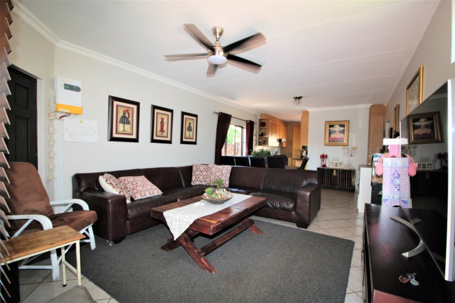 To Let 3 Bedroom Property for Rent in Amberfield Crest Estate Gauteng