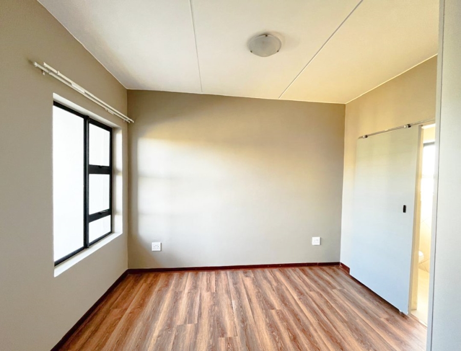 To Let 3 Bedroom Property for Rent in Glen Austin Gauteng