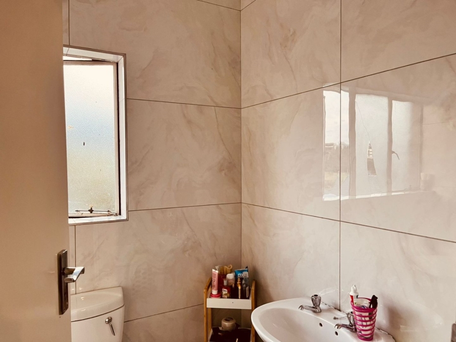 To Let 2 Bedroom Property for Rent in Noordwyk Gauteng