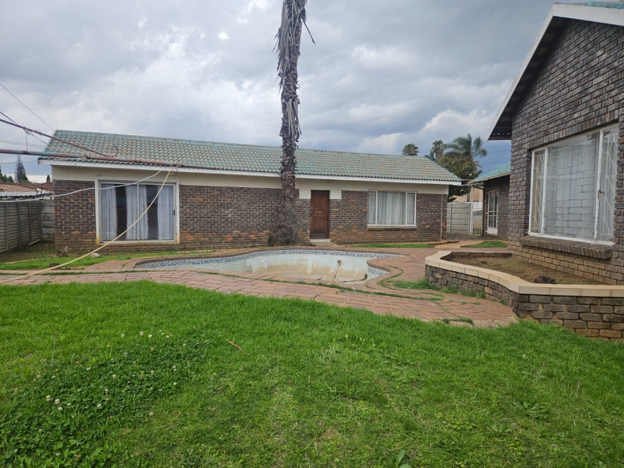 3 Bedroom Property for Sale in Crystal Park Gauteng