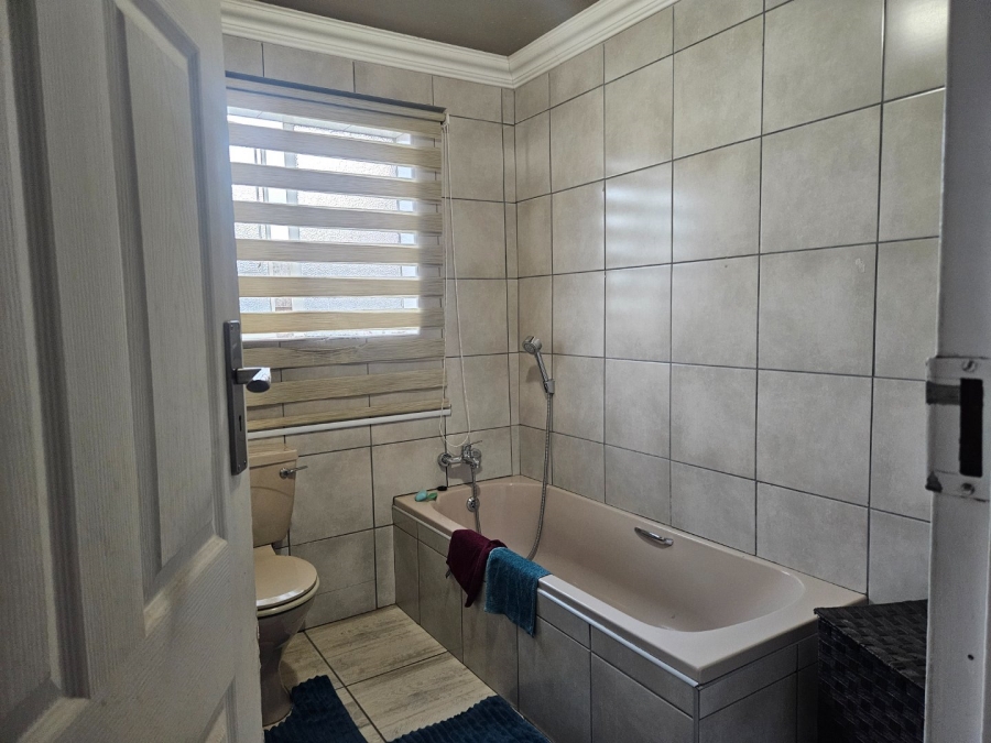 3 Bedroom Property for Sale in Crystal Park Gauteng