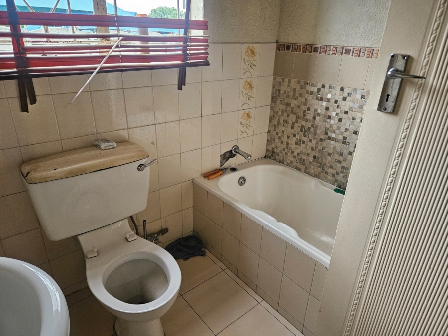 3 Bedroom Property for Sale in Crystal Park Gauteng