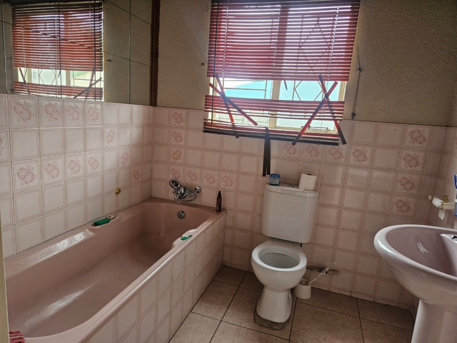3 Bedroom Property for Sale in Crystal Park Gauteng
