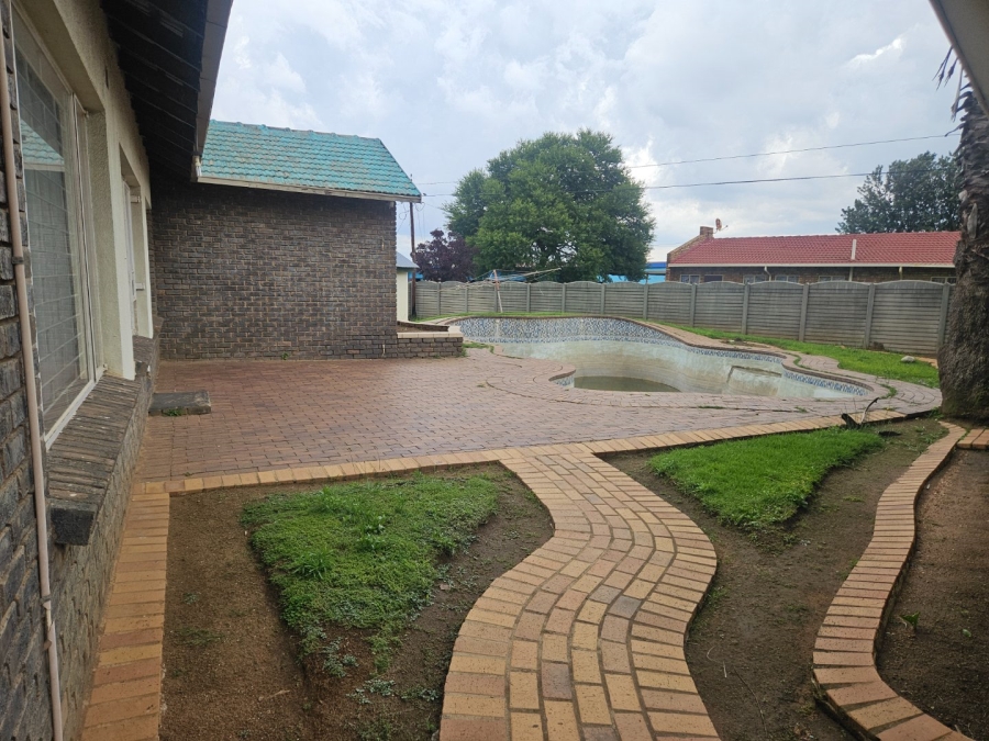 3 Bedroom Property for Sale in Crystal Park Gauteng