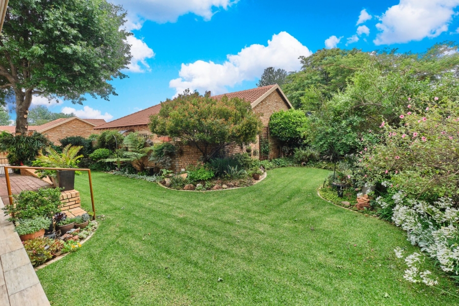 2 Bedroom Property for Sale in Wilgeheuwel Gauteng