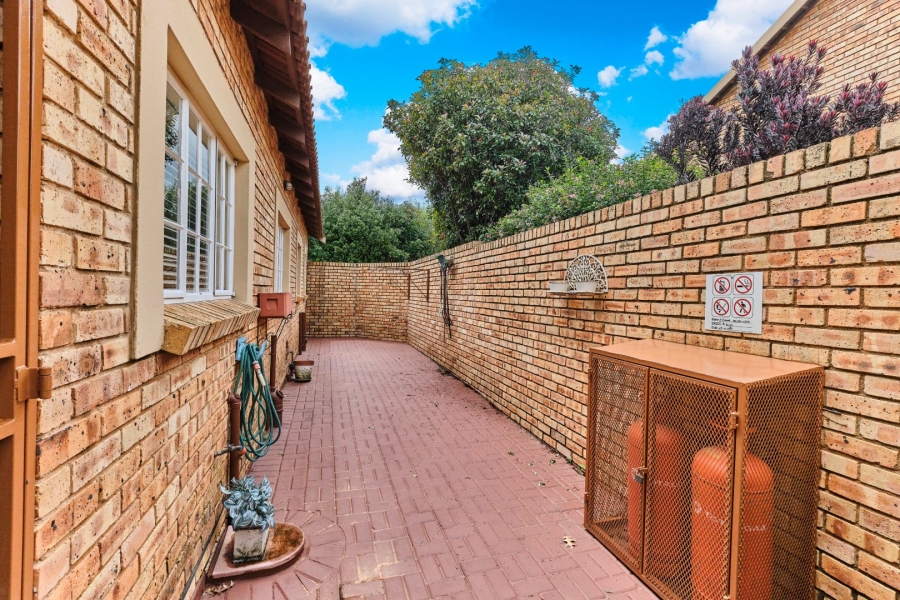 2 Bedroom Property for Sale in Wilgeheuwel Gauteng