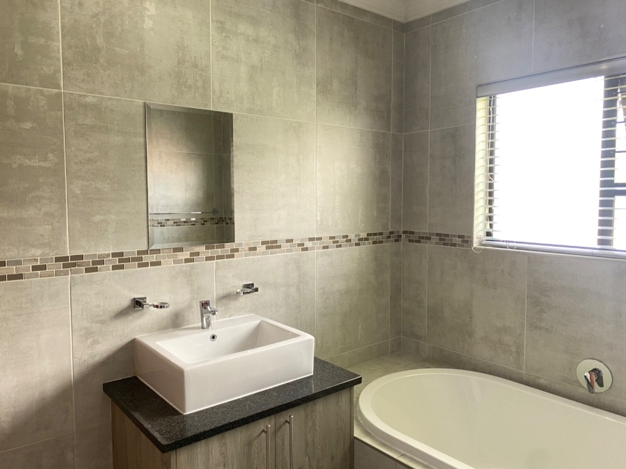 4 Bedroom Property for Sale in Fairland Gauteng