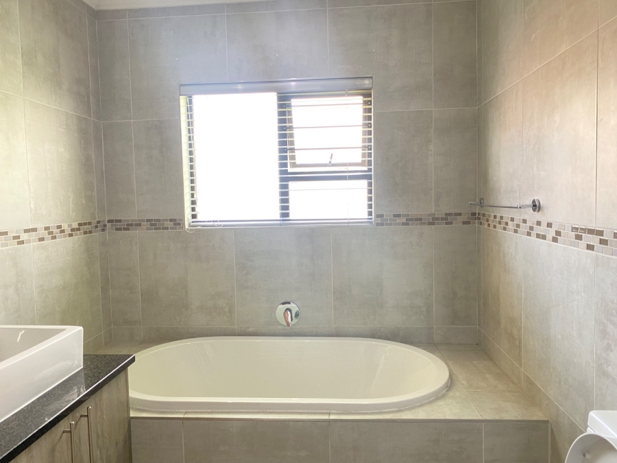4 Bedroom Property for Sale in Fairland Gauteng
