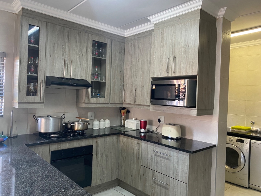4 Bedroom Property for Sale in Fairland Gauteng