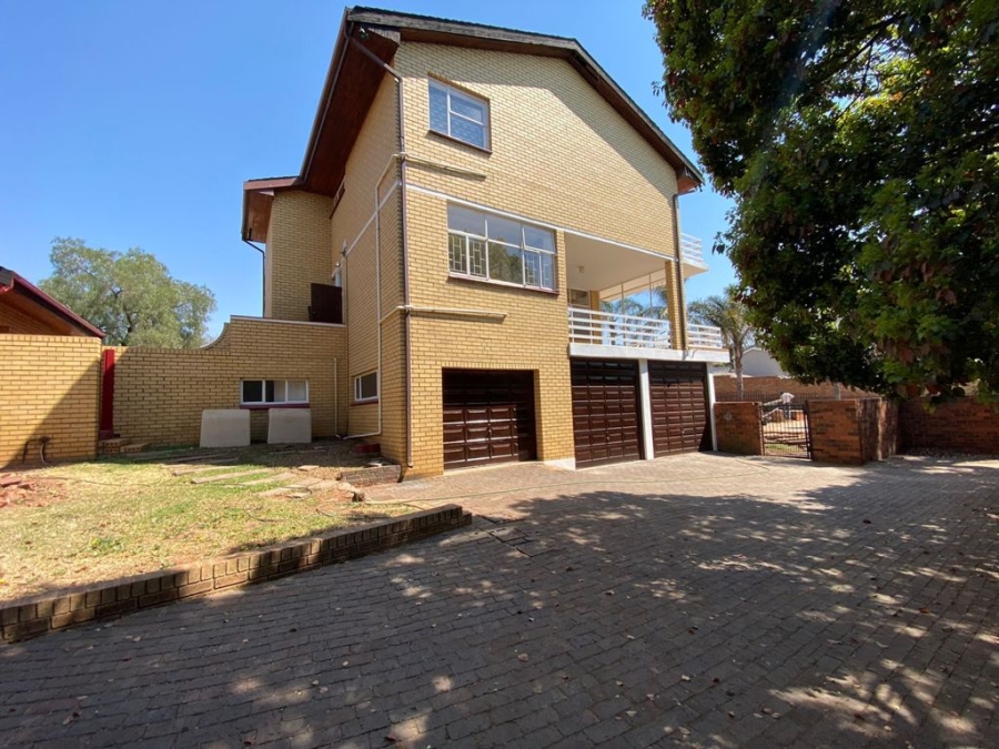 To Let 4 Bedroom Property for Rent in Waterkloof Ridge Gauteng