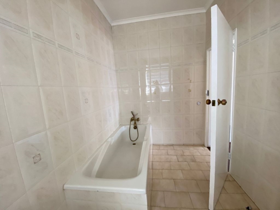 To Let 4 Bedroom Property for Rent in Waterkloof Ridge Gauteng