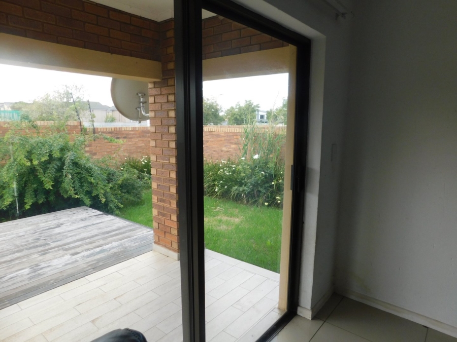 To Let 1 Bedroom Property for Rent in Helderwyk Gauteng