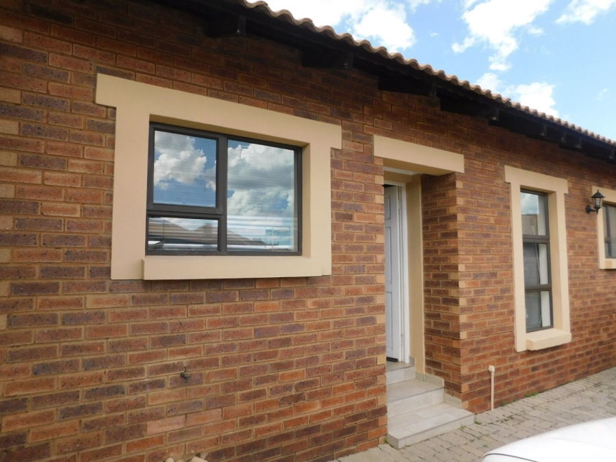 To Let 1 Bedroom Property for Rent in Helderwyk Gauteng