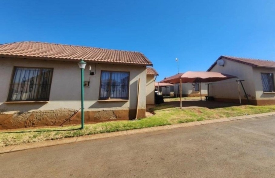 2 Bedroom Property for Sale in Clayville East Gauteng