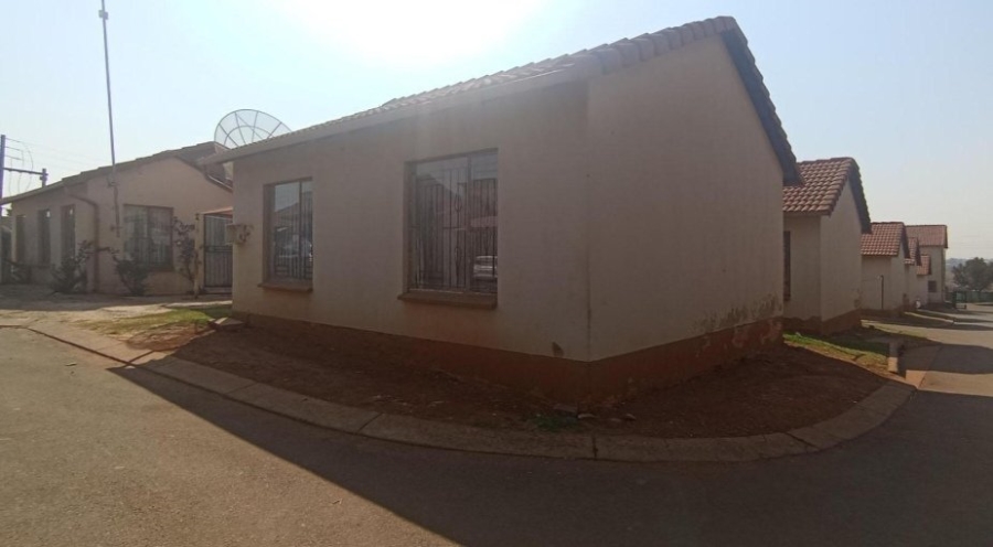 2 Bedroom Property for Sale in Clayville East Gauteng