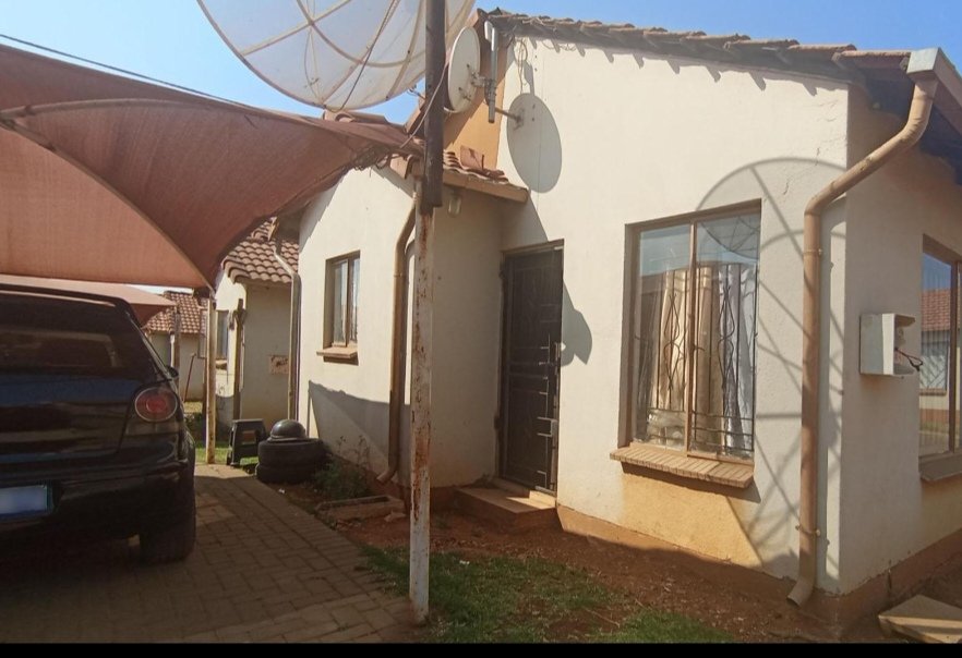 2 Bedroom Property for Sale in Clayville East Gauteng