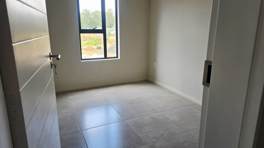 To Let 2 Bedroom Property for Rent in Glen Austin Gauteng