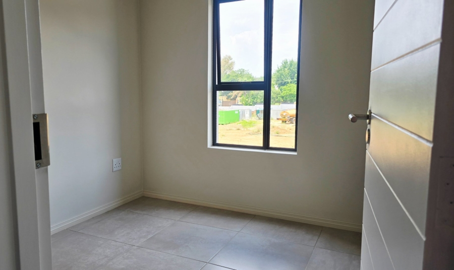 To Let 2 Bedroom Property for Rent in Glen Austin Gauteng