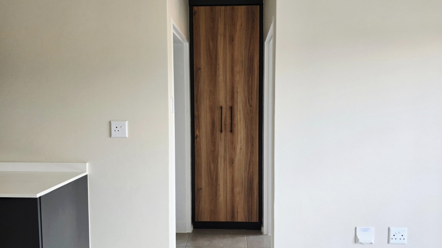 To Let 2 Bedroom Property for Rent in Glen Austin Gauteng