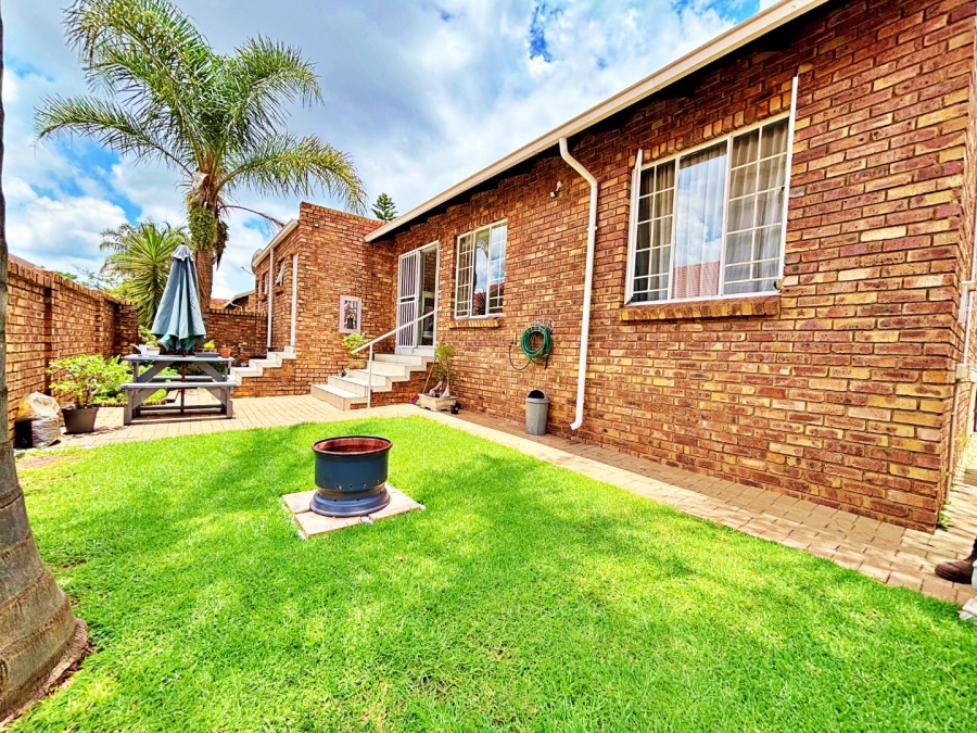 2 Bedroom Property for Sale in Amberfield Gauteng