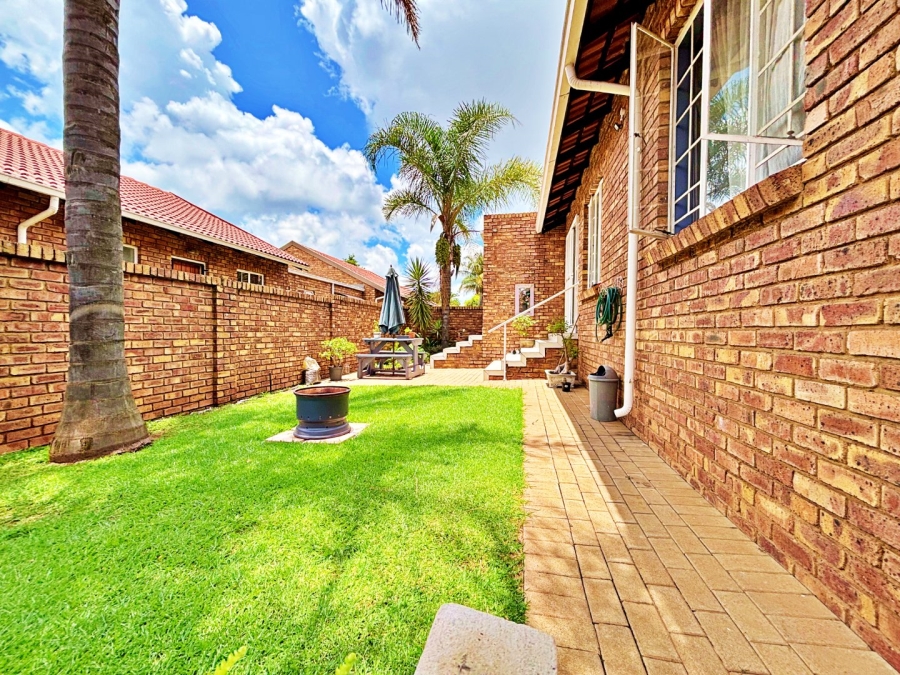 2 Bedroom Property for Sale in Amberfield Gauteng