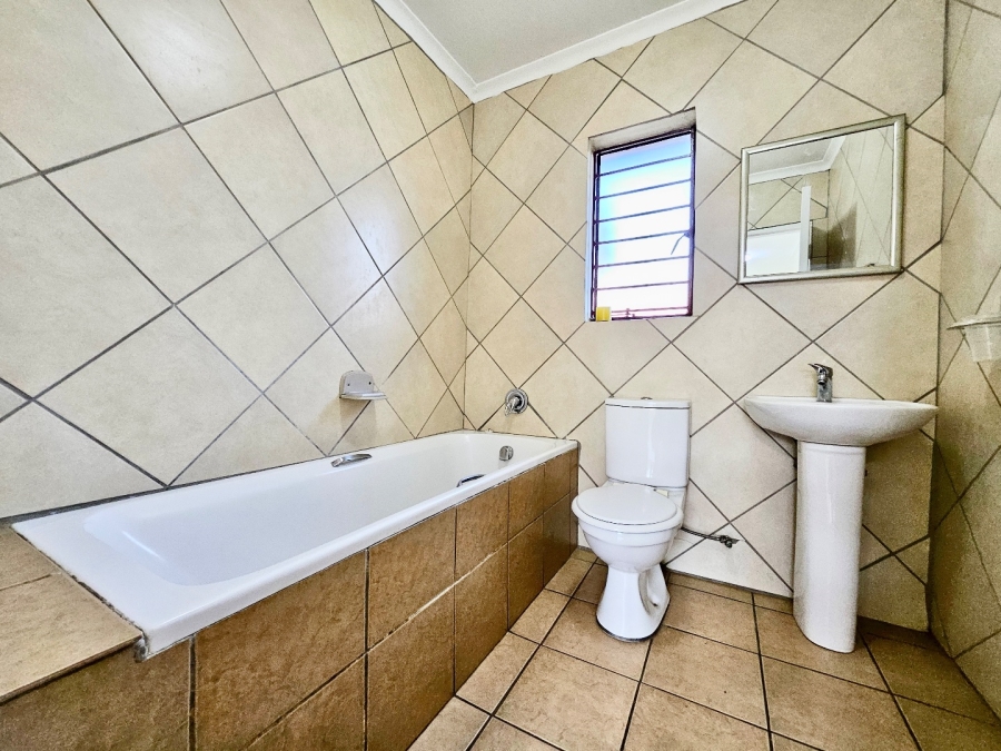 To Let 1 Bedroom Property for Rent in Esther Park Gauteng