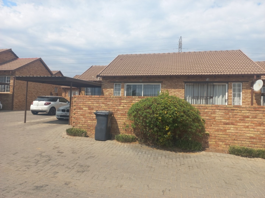 To Let 2 Bedroom Property for Rent in Kosmosdal Gauteng