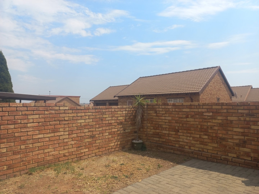 To Let 2 Bedroom Property for Rent in Kosmosdal Gauteng