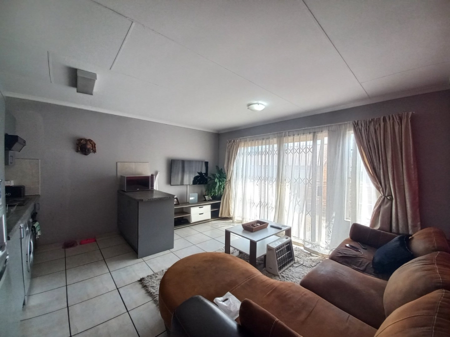 To Let 2 Bedroom Property for Rent in Kosmosdal Gauteng