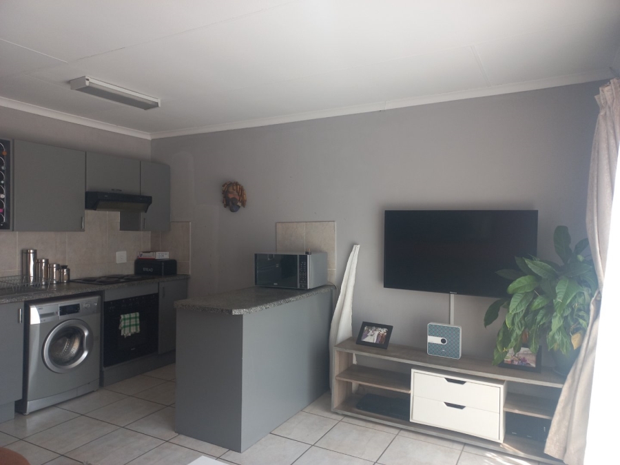 To Let 2 Bedroom Property for Rent in Kosmosdal Gauteng