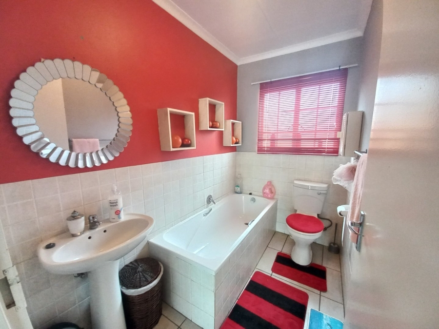 To Let 2 Bedroom Property for Rent in Kosmosdal Gauteng