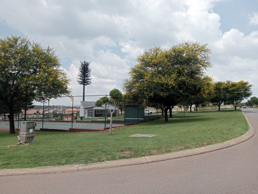 To Let 2 Bedroom Property for Rent in Kosmosdal Gauteng