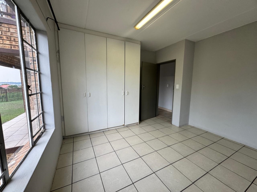 2 Bedroom Property for Sale in Noordwyk Gauteng