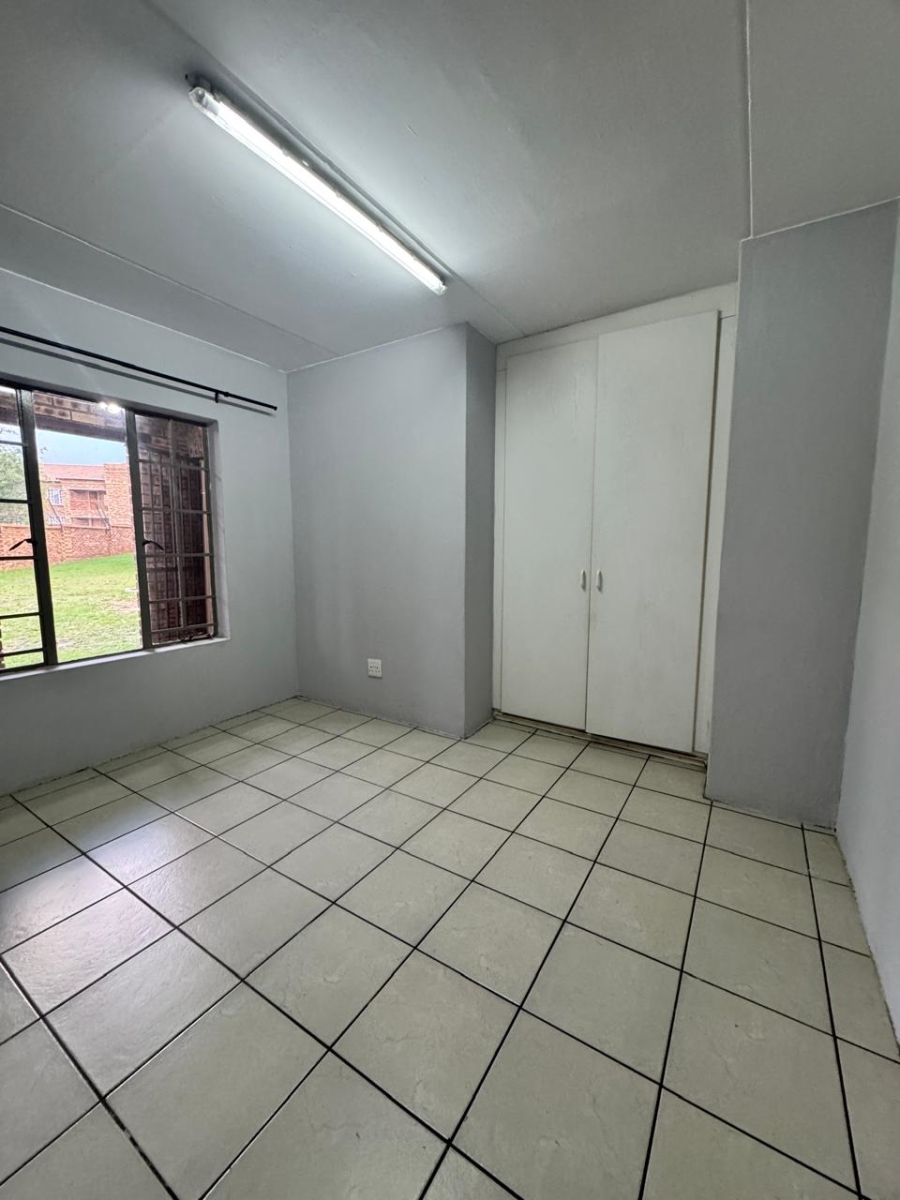 2 Bedroom Property for Sale in Noordwyk Gauteng