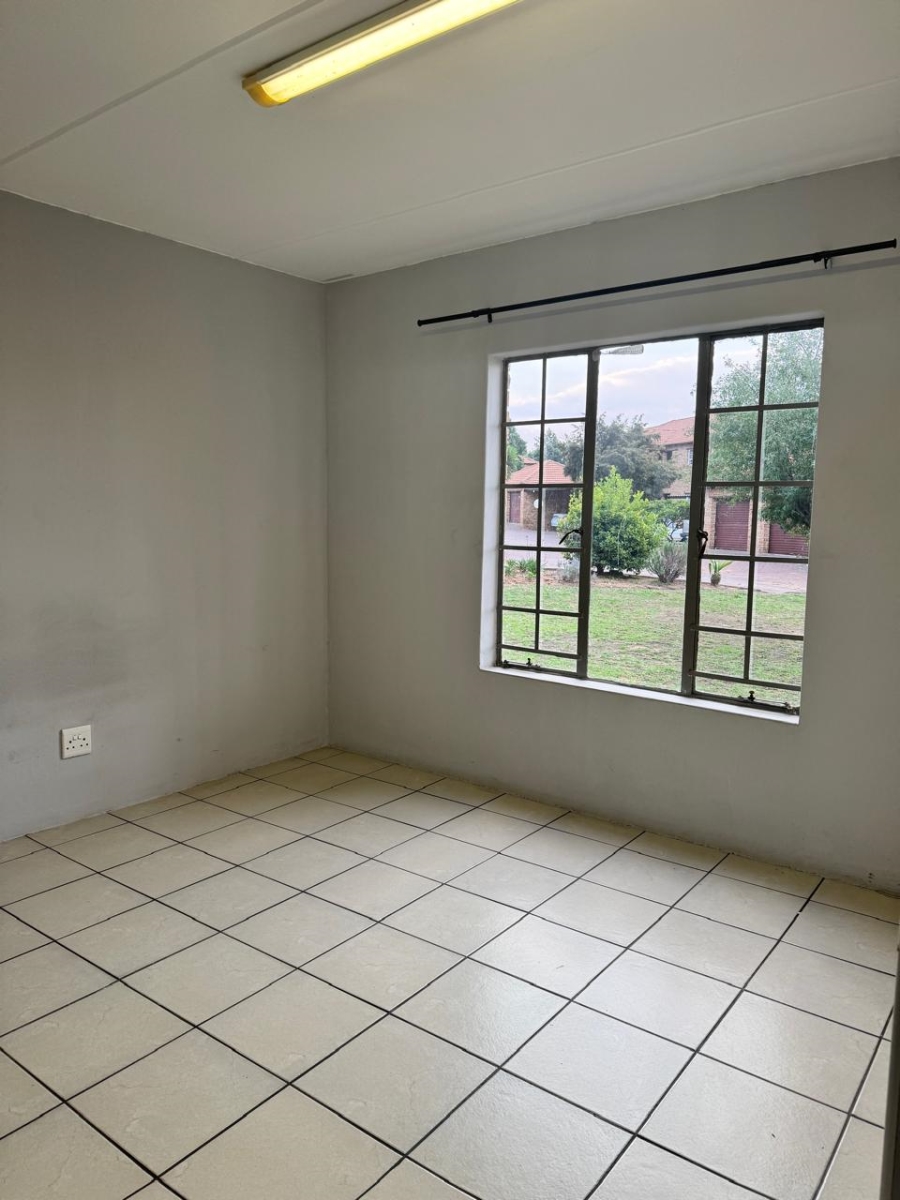 2 Bedroom Property for Sale in Noordwyk Gauteng